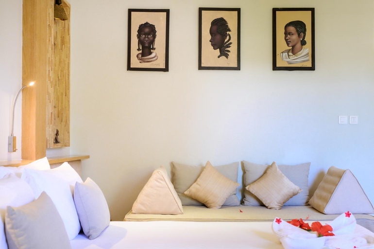 Bedroom 3, Royal Beach Hotel, Diana