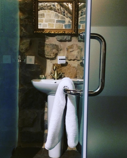 Bathroom, Stone Cellars, Batroun