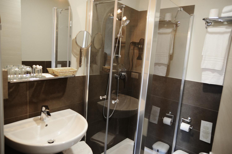 Bathroom 7
