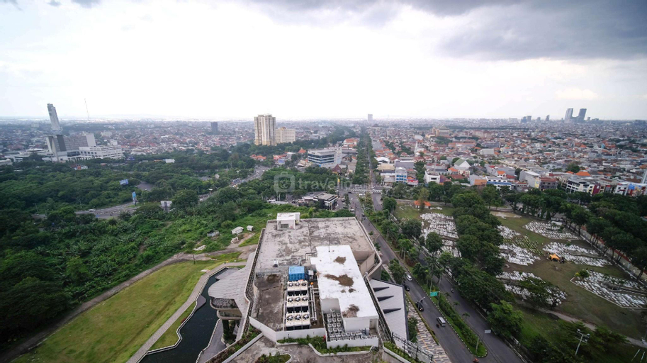 Exterior & Views 13