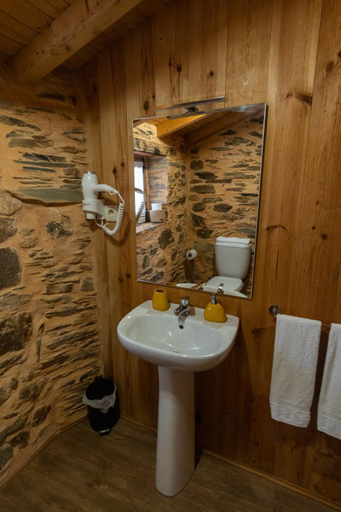 Bathroom 2, Xisto Sentido, Castelo Branco