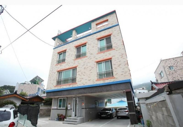 Exterior & Views 1, Samcheok Solbada Pension (right in front of Yonghwa Beach), Samcheok