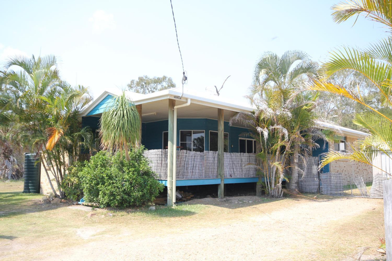 CASTAWAY BEACH HOUSE- NO Parties - NO Pets, Miriam Vale