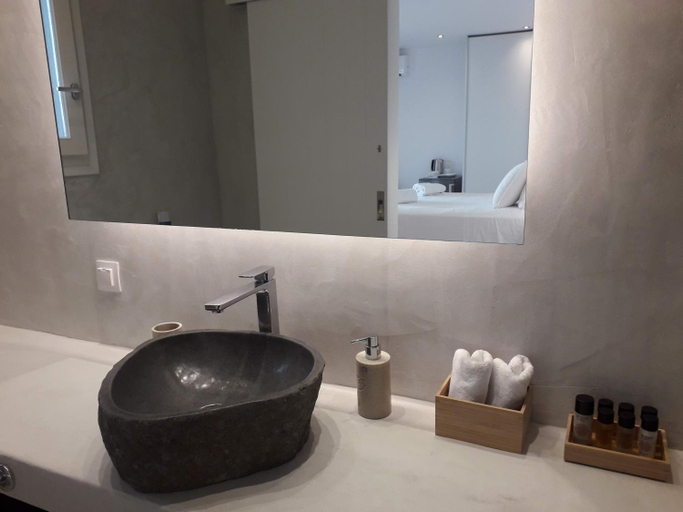Bathroom 2, Pelagini, South Aegean