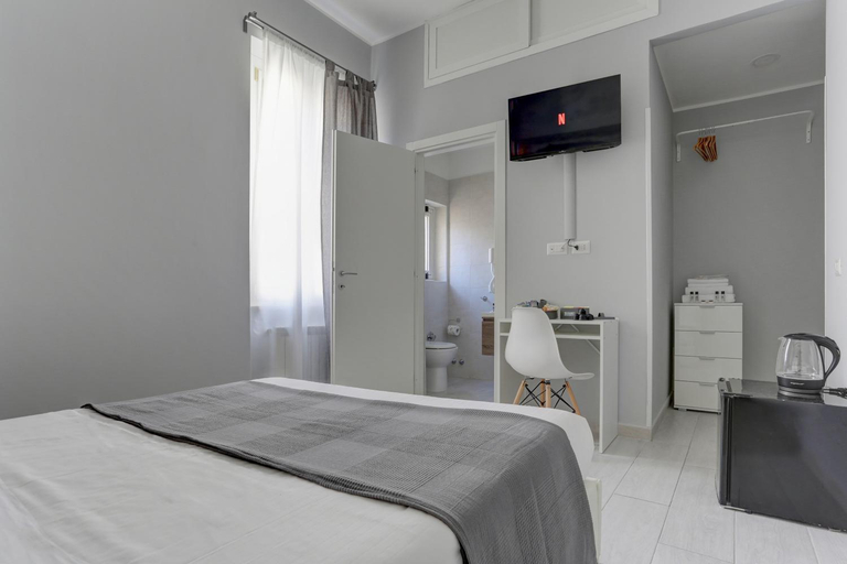 Bedroom 2, Voyager House, Rome