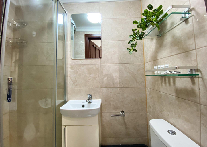 Bathroom 3, Malvern Road Studios, London