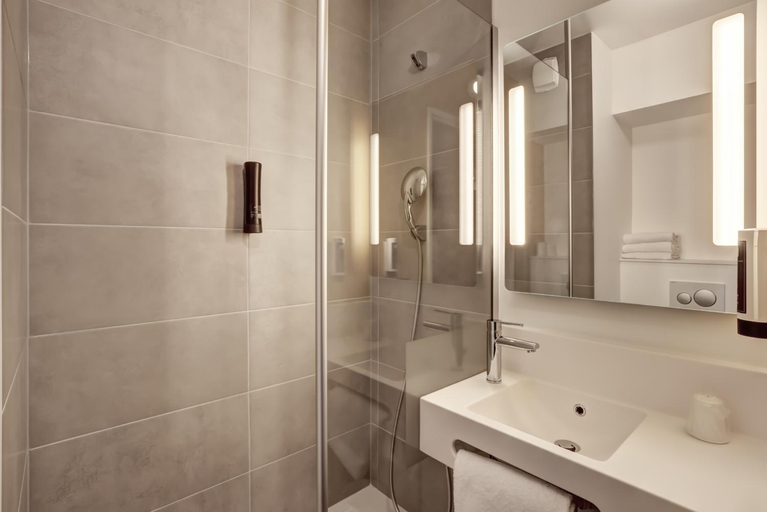 Bathroom 4, B&B HOTEL Evian Publier, Haute-Savoie
