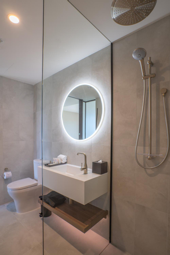 Bathroom 14