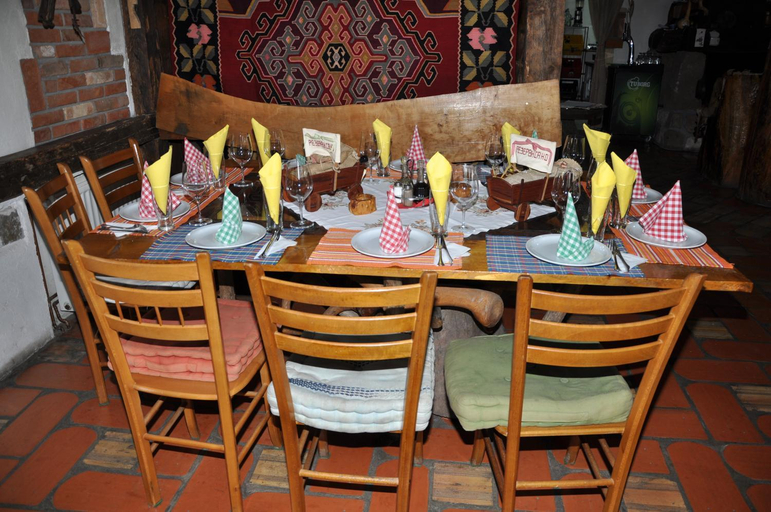Food & Drinks 2, Inn Cakmara, Raška