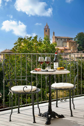 Others 5, Villa Gremi - Monforte d'Alba, Cuneo