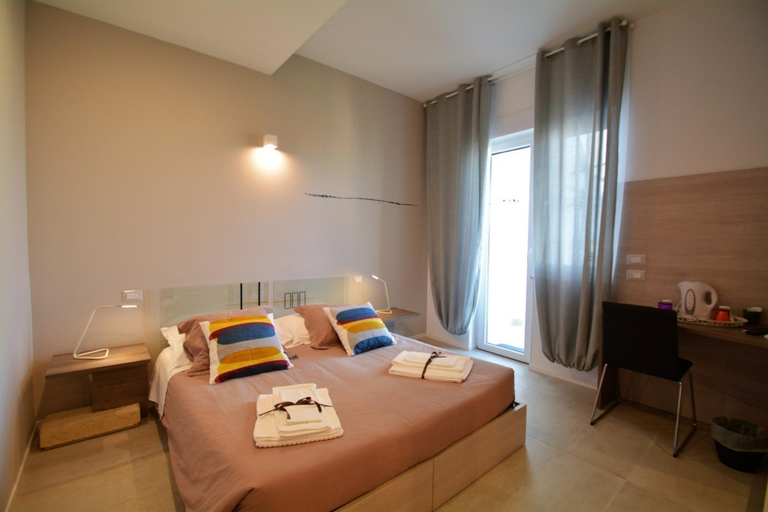 Bedroom 3, Graffiti, Matera