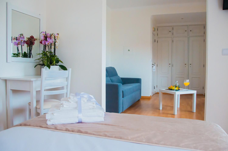 Others 4, Pedrogao Guesthouse, Leiria