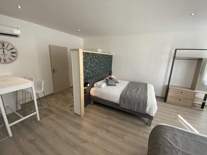 2, Studios Pellisson, Charente