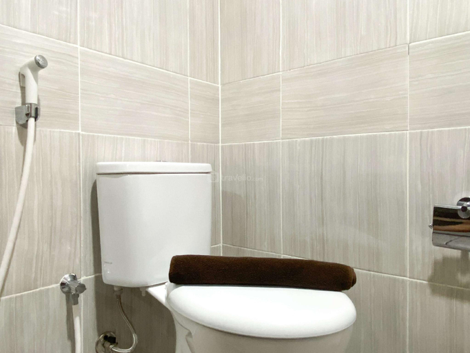 Bathroom 3, Cozy Living Studio at Vasanta Innopark By Travelio, Cikarang