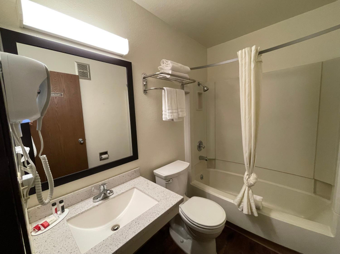 Bathroom, Studio 1 Hotel and Extended Stay Missoula, Missoula