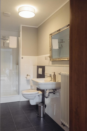 Bathroom 3, Altes Pfarrhaus, Kleve