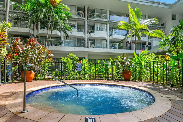 Others 2, Palm Cove Beachside Apartment - Sea & Mountain Views, Cairns