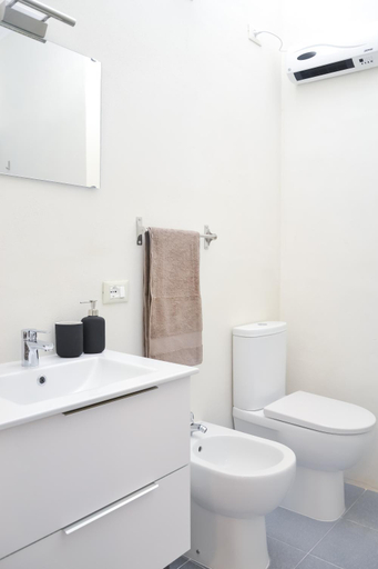 Bathroom 12