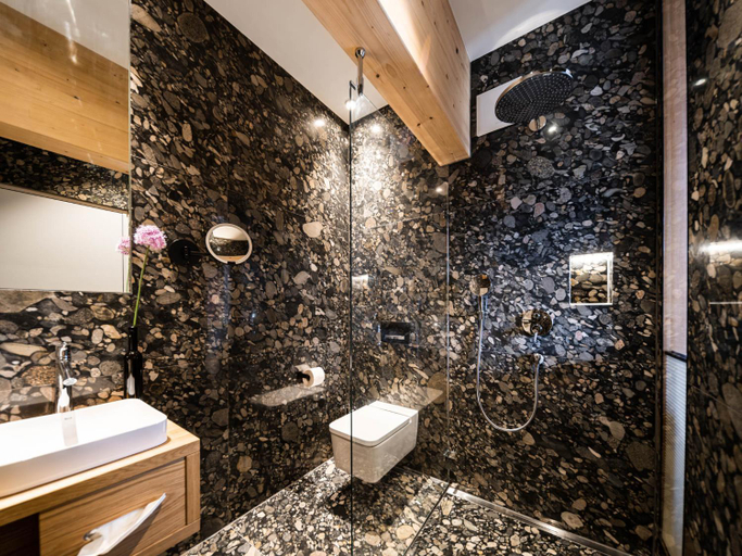 Bathroom 2, Alte Schule Tiefenbach, Karlsruhe