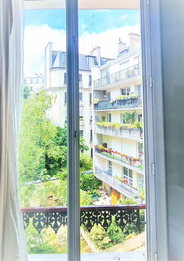 Others 5, Hotel de France 18, Paris
