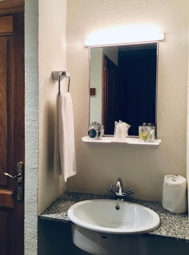 Bathroom 3, Hostal Can Maret, Girona