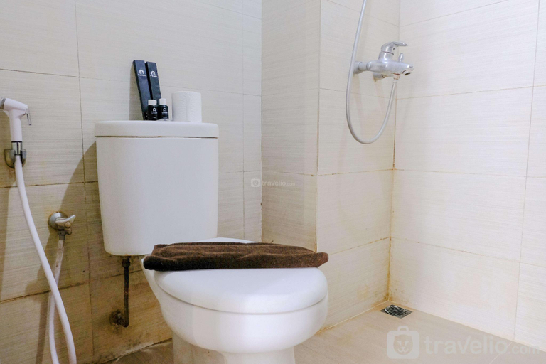 Bathroom 3, Best Location 2BR at Gateway Pasteur By Travelio, Bandung