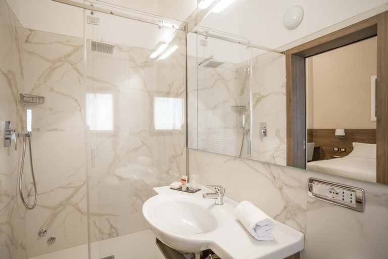 Bathroom 4