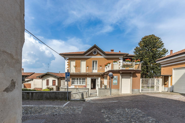 La Favola, Novara