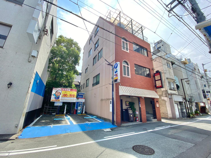 Exterior 13