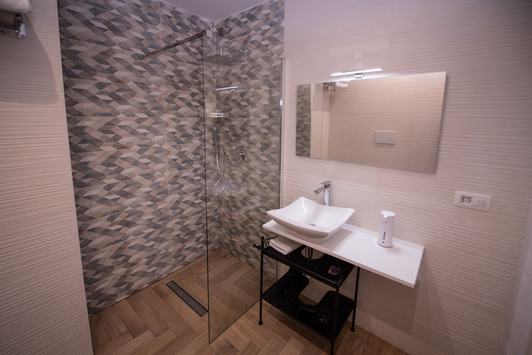 Bathroom 5, Giuseppe Verdi Luxury Apartments, Catania