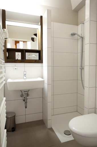 Bathroom 2, Hotel Weserschlosschen, Nienburg (Weser)