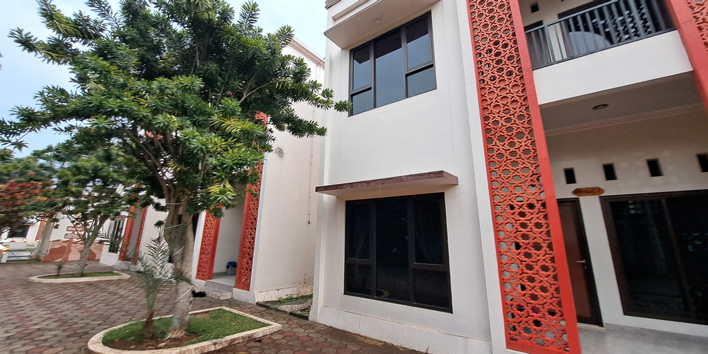 Exterior 18