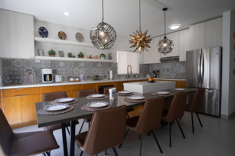 Dining Room 18