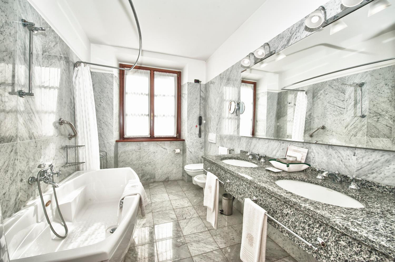 Bathroom 2, Relais Casali della Cisterna, Verbano-Cusio-Ossola