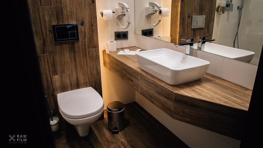 Bathroom 4, Hotel Nad Stawem, Miechów