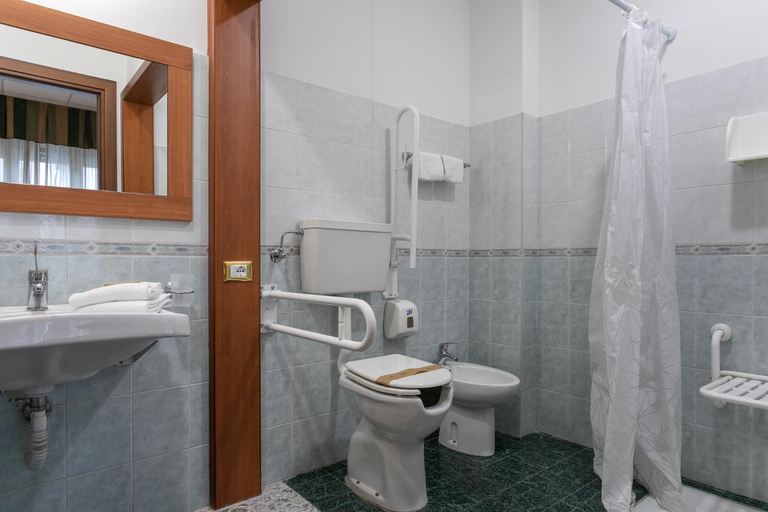 Bathroom 4, Hotel Prestige, Pescara