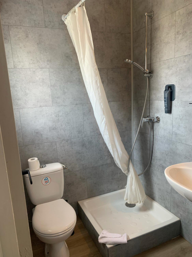 Bathroom 3, Hotel Bistrot FINE, Pyrénées-Atlantiques
