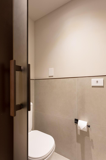 Bathroom 5, Qoya Hotel Curitiba, Curio Collection by Hilton, Curitiba