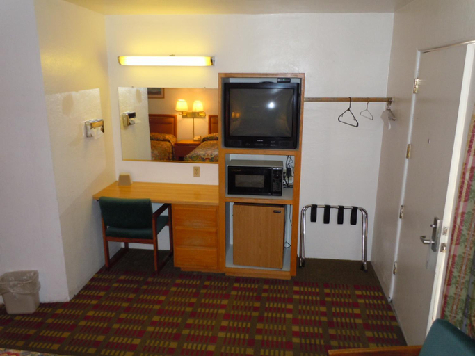 Others 2, Value Inn, Churchill