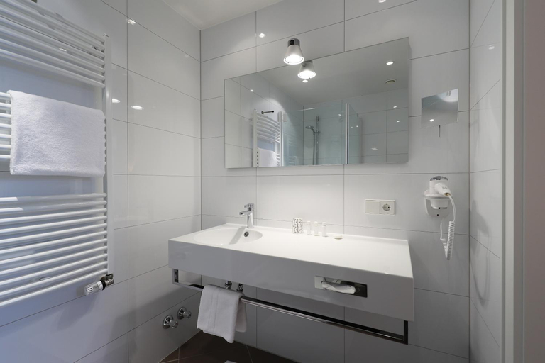 Bathroom 7