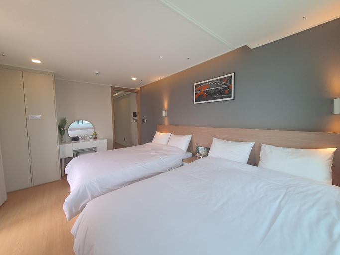 Bedroom 3, Beachfront Ambassador Hotel, Haeundae