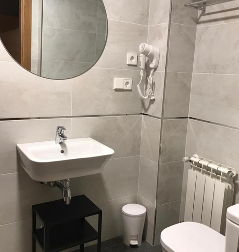 Bathroom 3, Hotel Baltico 2 estrellas, Asturias
