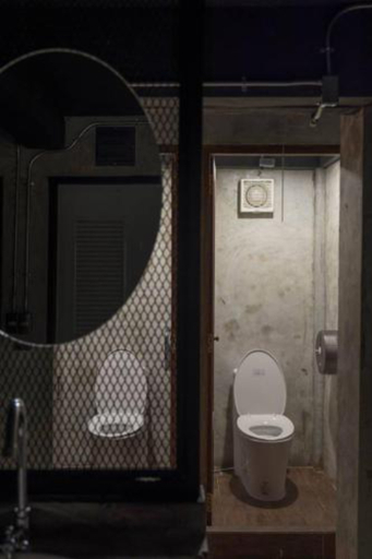 Bathroom 5, Banana Hostel Donmuang, Don Muang