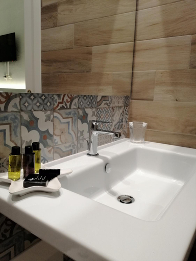 Bathroom 3, Canzone del sole, Barletta-Andria-Trani
