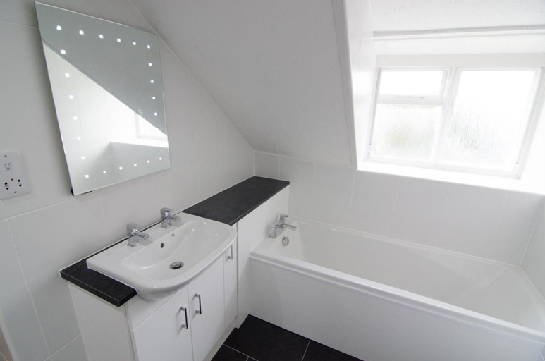 Bathroom 3, The Ellerby Country Inn, North Yorkshire
