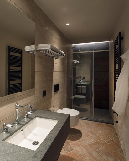 Bathroom 14