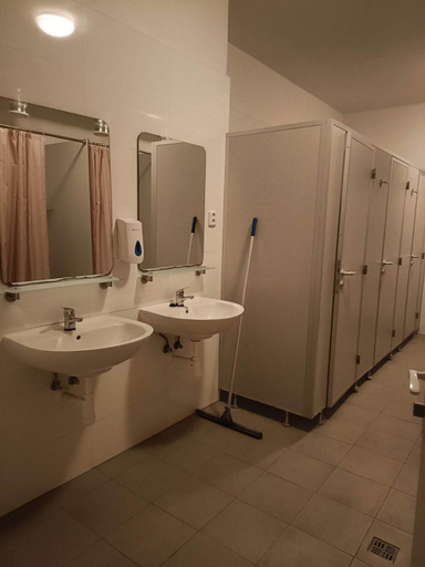 Bathroom 4, Ubytovna Nobelova, Bratislava III