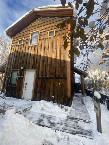 Exterior & Views 2, Downtown Whitehorse - Treehouse, Yukon