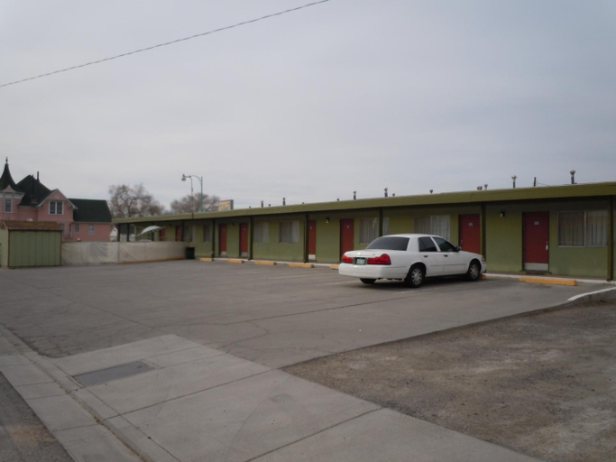 Others 4, Value Inn, Churchill