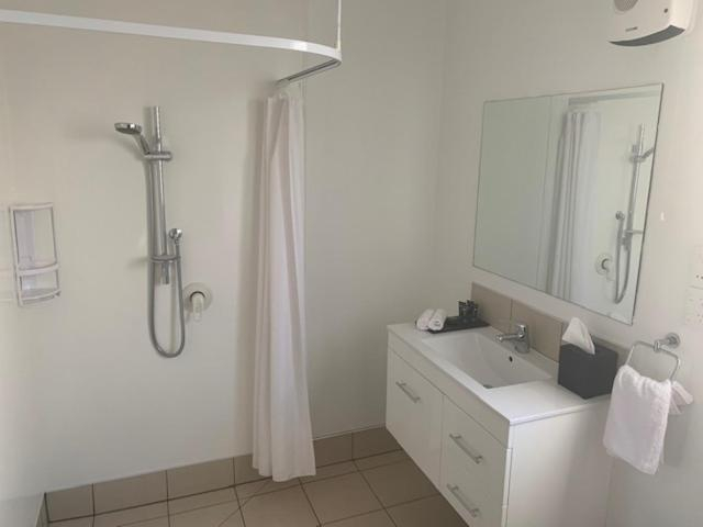Bathroom, Twizel Central Studio Accommodation, Mackenzie